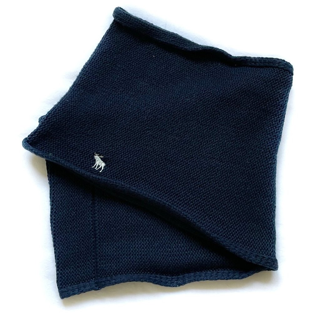 FINAL CALL Abercrombie Winter Navy Circle Scarf